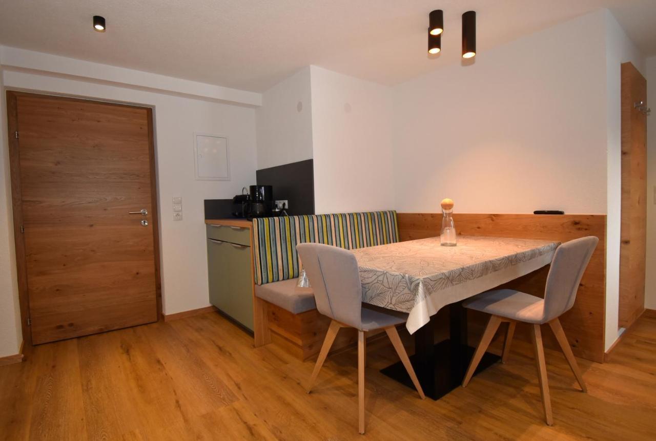 Haus Hubertus Lägenhet Galtür Exteriör bild