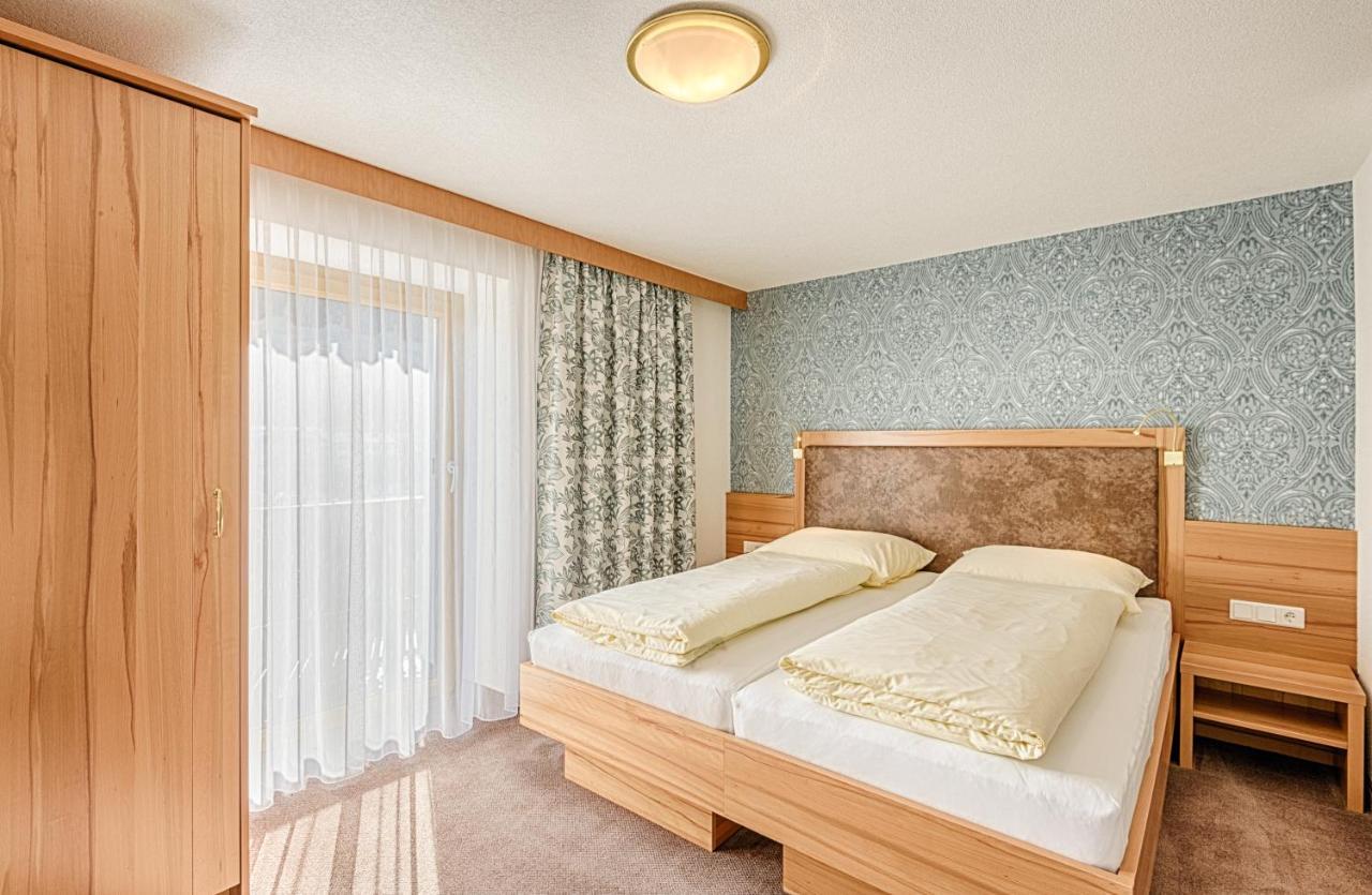 Haus Hubertus Lägenhet Galtür Exteriör bild
